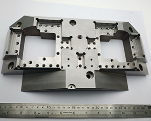 材質(zhì):S45C+CNC加工+線(xiàn)切割加工